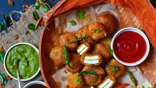 This is how to make market like crispy and delicious paneer pakoras, try this simple recipe