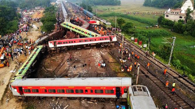 Odisha Train Accident: More than 1 thousand laborers are removing debris, 90 trains canceled after the accident, 46 routes changed